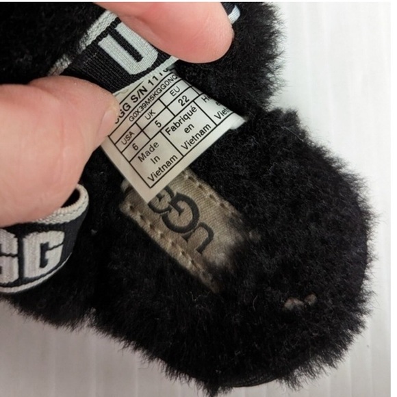 UGG Oh Yeah Slide baby black fur sandals slippers size 6 shoes girl - Picture 4 of 9